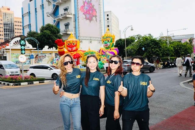 ภูเก็ต-ย่านเมืองเก่าภูเก็ตคึกคัก นักท่องเที่ยวแห่เช็คอิน “ยักษ์ลงกา” แลนด์มาร์กโปรโมตเทศกาลดนตรีระดับนานาชาติ ชูศักยภาพภูเก็ตเมืองอีเวนต์–ซอฟต์พาวเวอร์ไทย